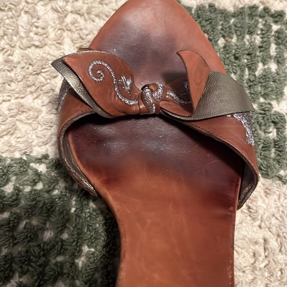 Bottega Veneta Leather Bow Accents Slides - Picture 5 of 6